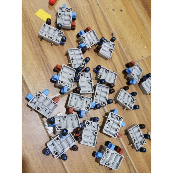 Phụ kiện đế ghế hơi,bóng hơi, ty thụt, van chia hơi, tam giác, van điều áp ghế hơi.