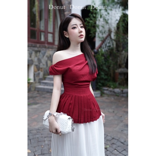 Áo lệch vai xếp ly phối chân váy ly dáng dài