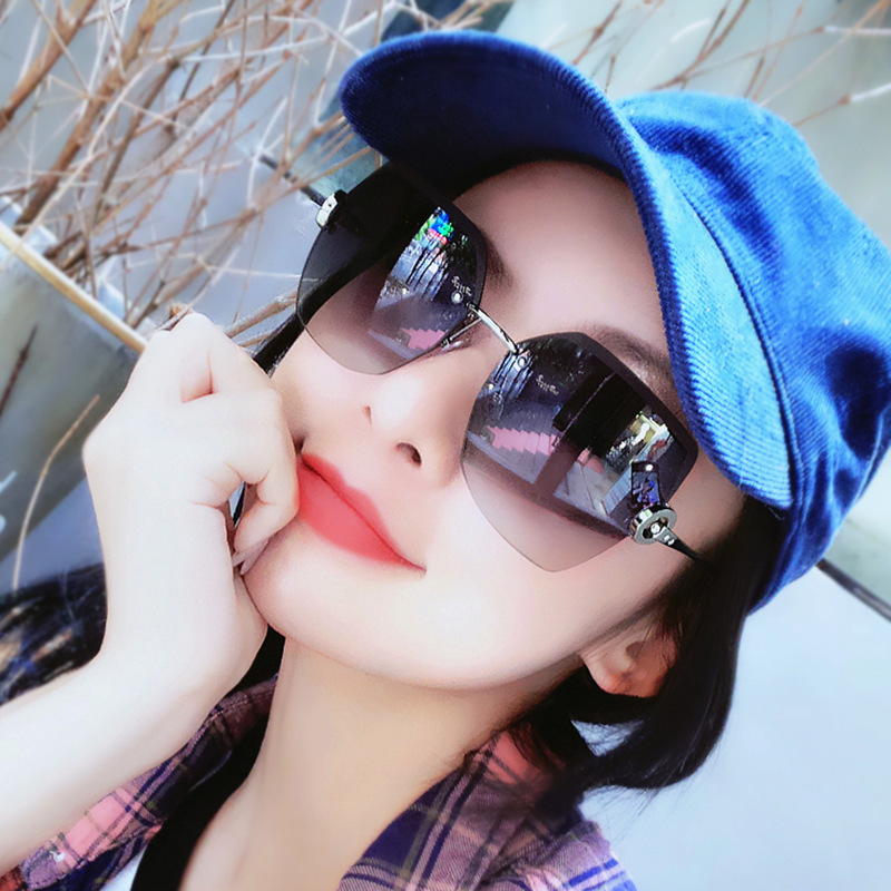Kính mát phong cách Hàn Quốc trẻ trung thời trang cho nữ