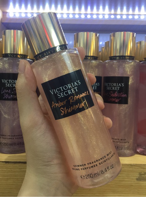 Xịt thơm có nhũ Victoria's Secret Shimmer - Amber Romance ( 250mL ) | BigBuy360 - bigbuy360.vn