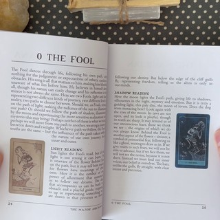 Bài Tarot of Light and Shadow