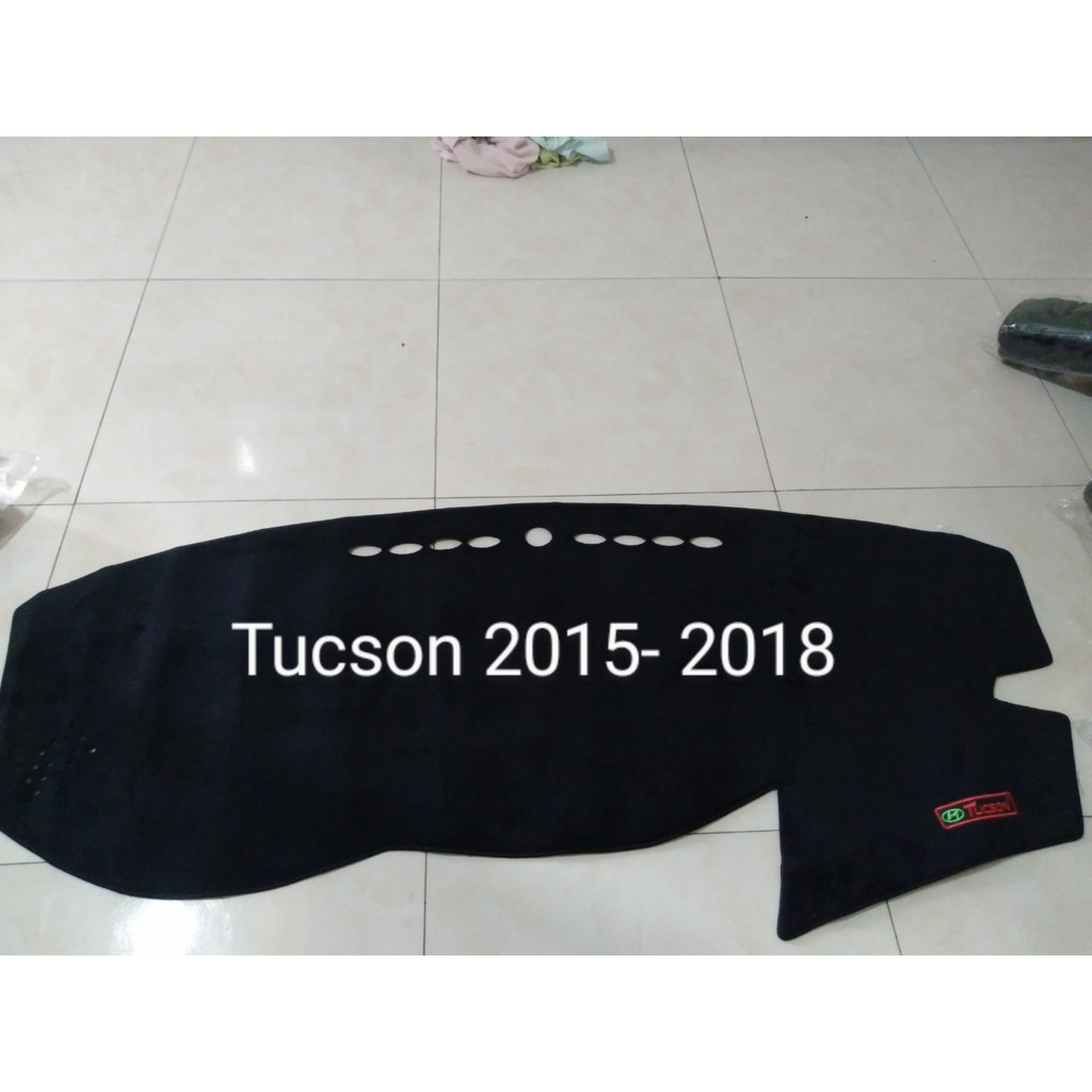Thảm táp lô xe HUYNDAI TUCSON ( đời 2015- 2018 và  2019 trở lên) chất liệu NHUNG, VÂN DA CARBON CAO CẤP