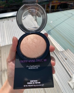 Phấn khoáng MAC Skinfinish.