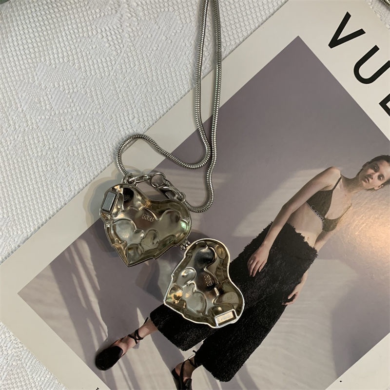 Túi Đeo Chéo Một Bên Vai Hình Trái Tim Bằng Kim Loại Thời Trang Mới 2023 Dễ Phối Đồ Dành Cho Bạn Nữ