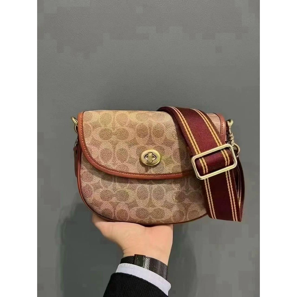 Túi xách Coach mẫu mới trẻ trung