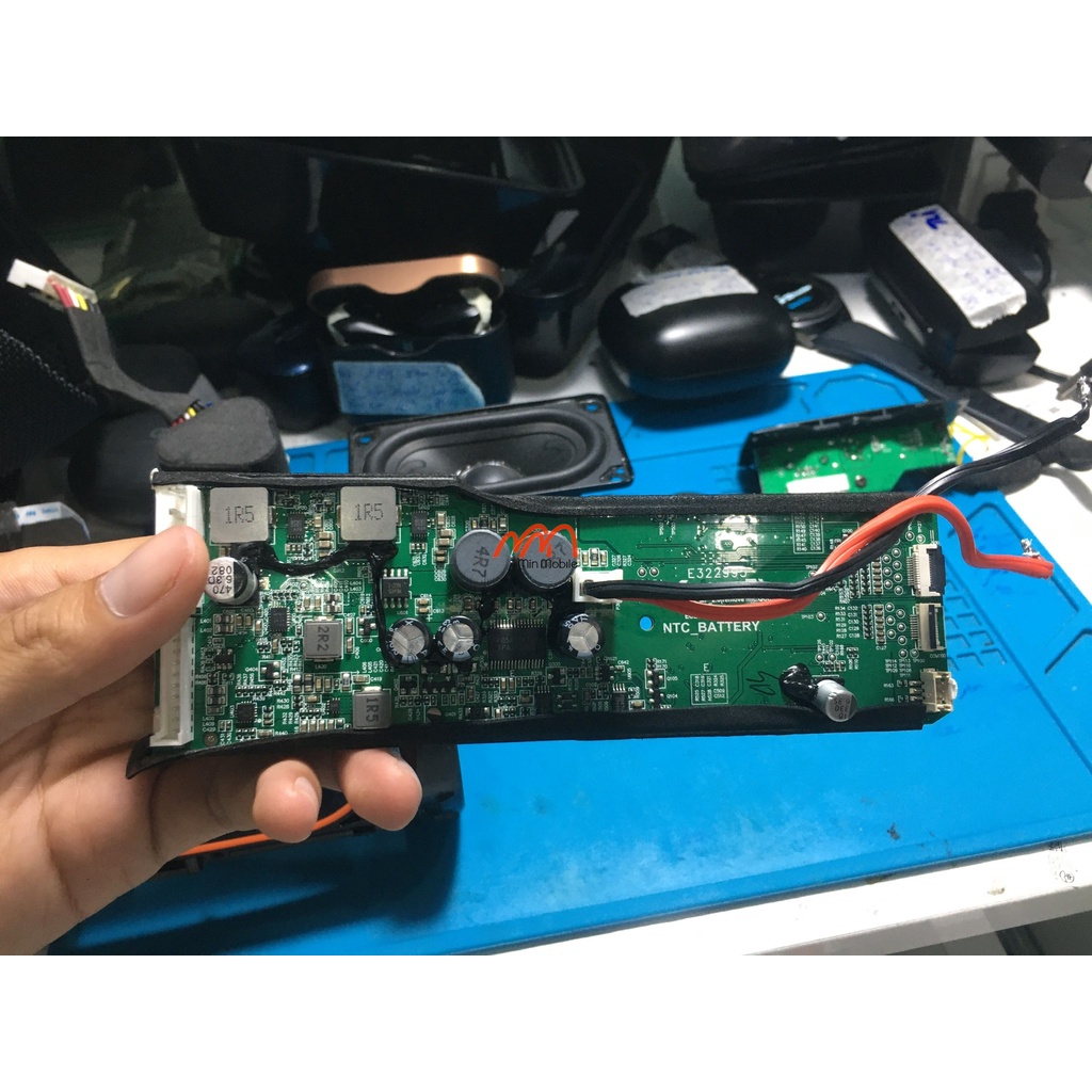 Thay pin loa JBL charge 4 chính hãng