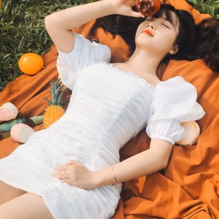 Đầm trắng body nhún thân