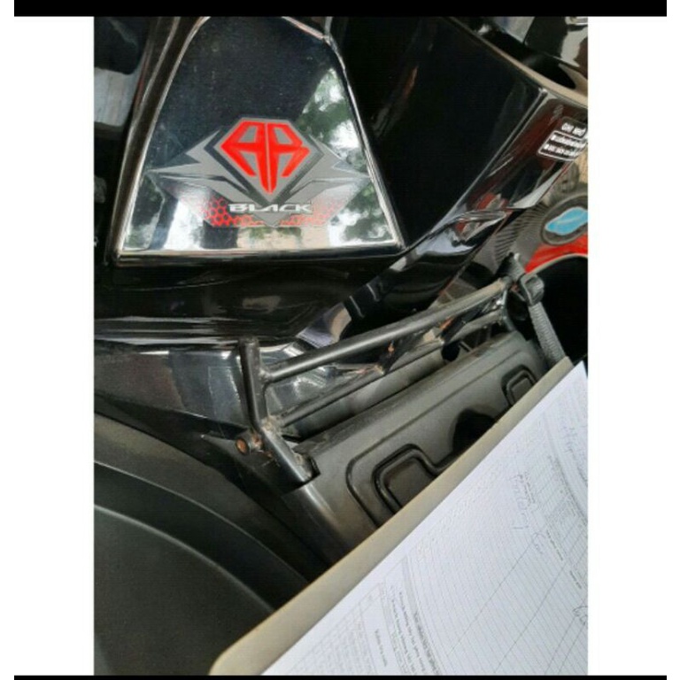 Tem balack bên yếm airblade đen mờ 2019 chính hãng honda