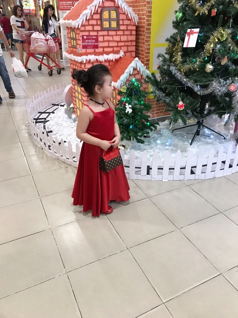 Đầm công chúa bé gái