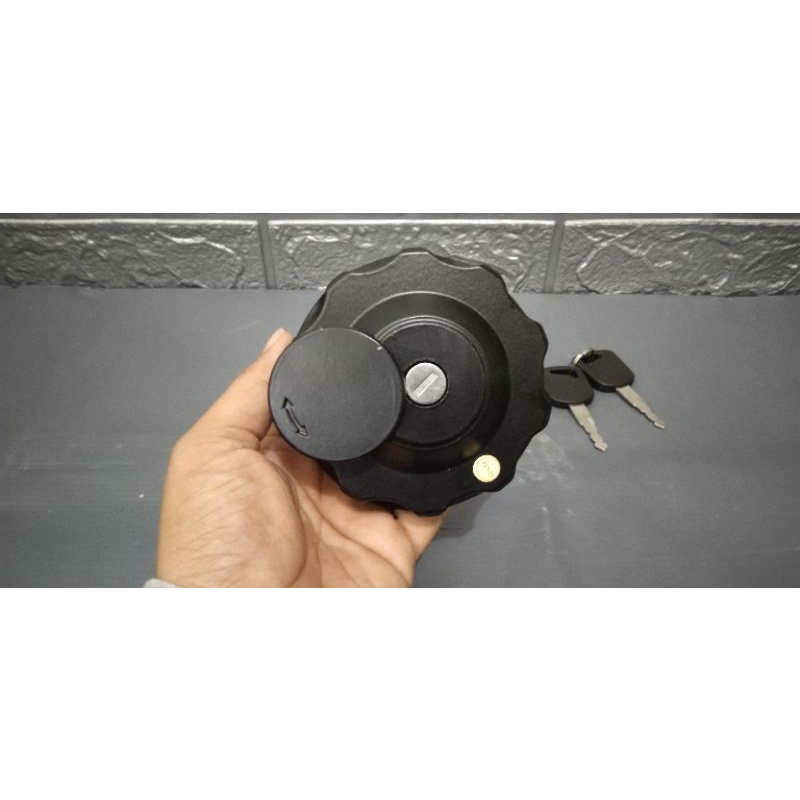 Nắp thùng dầu, nắp thùng nhiên liệu xe tải hyundai 8-15 tấn