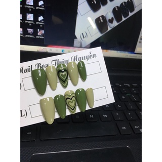 Nailbox móng úp thiết kế xanh trái tim