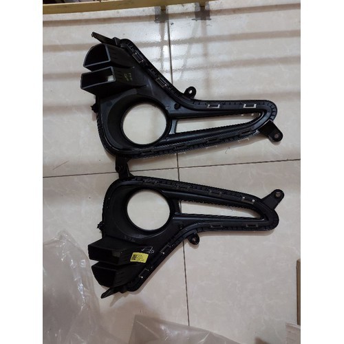 Ốp đèn gầm có lỗ huyndai grand i10 đời 2017-2019