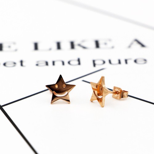 Bông Tai Ngôi Sao Cười Titan Ko Đen TT 2570