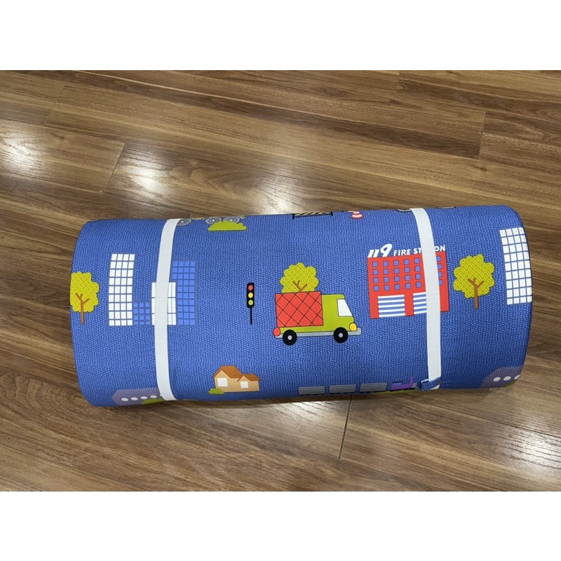 Bộ thảm nằm và gối mang đi lớp cho bé