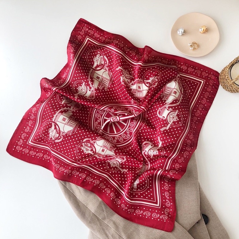 Khăn lụa in hình cỗ xe ngựa size 55x55cm - Maben