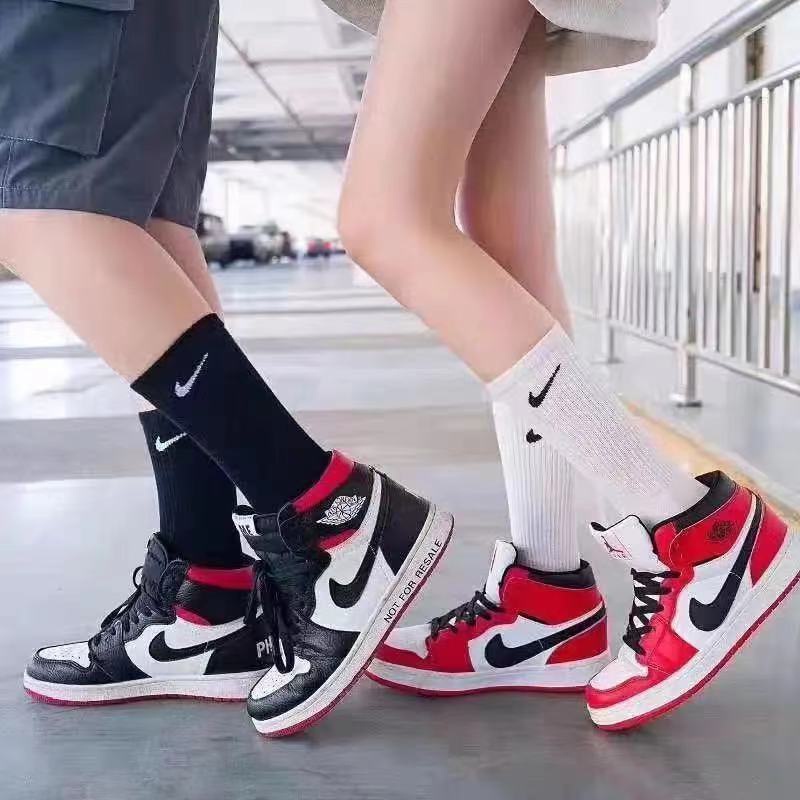 Tất Nike Đen - Trắng Cổ Cao Nam Nữ