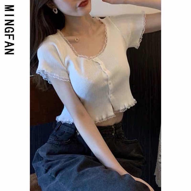 Áo len croptop cúc mở pha ren