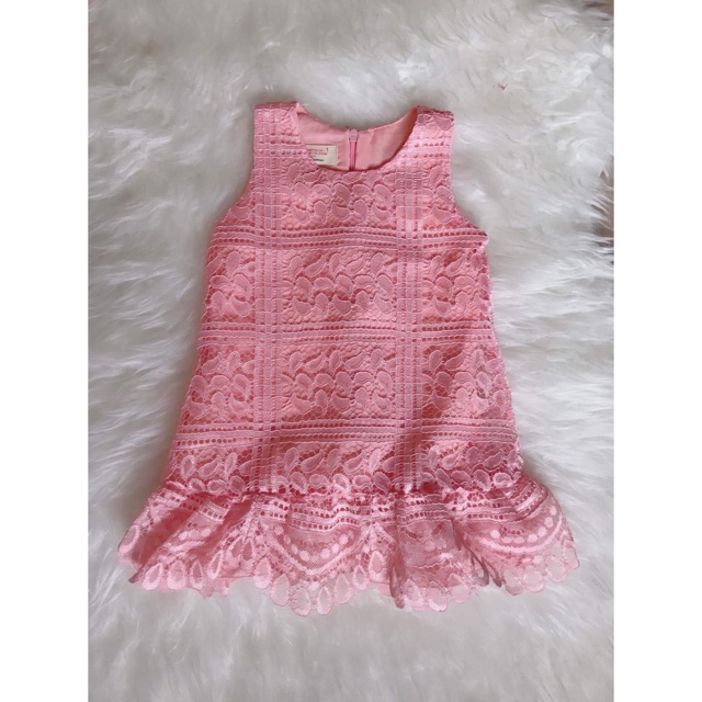 Đầm ren đuôi cá