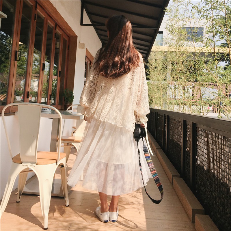 Áo cardigan ren dài tay chống nắng đi biển.