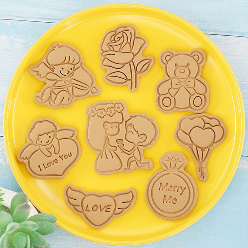 8 khuôn cắt bánh quy bằng nhựa dễ thương