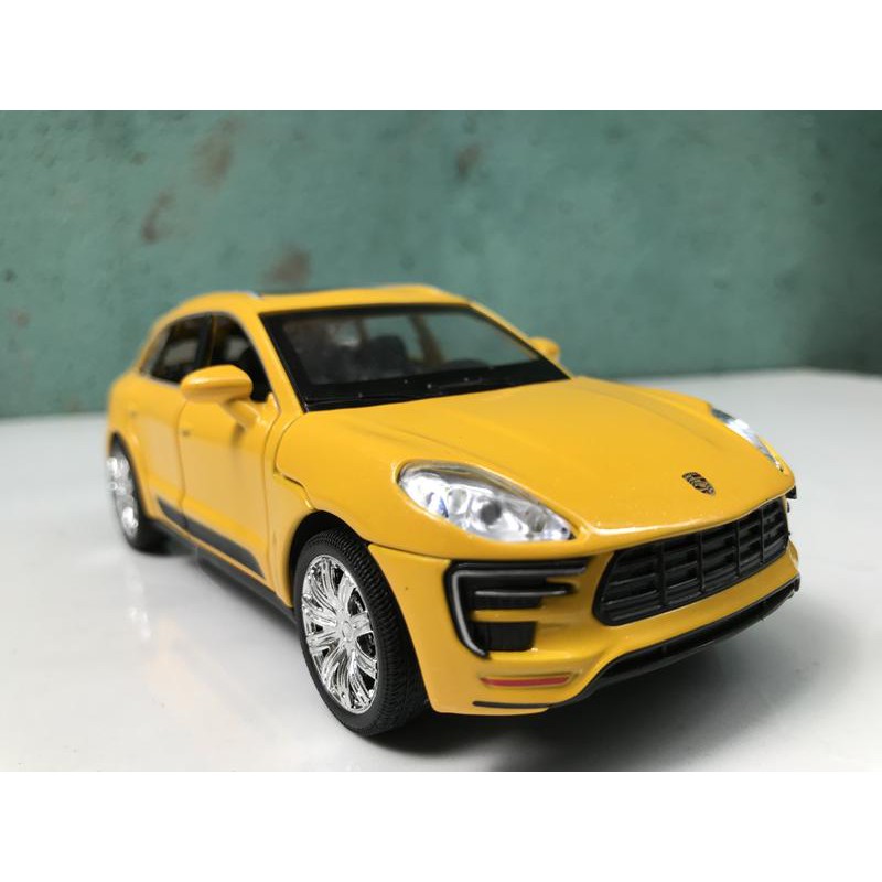 Mô hình xe Porsche Macan 2019 1:32