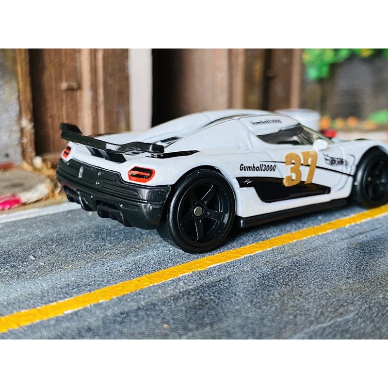 Xe mô hình tĩnh Hot Wheels premium Agera Gumball 3000