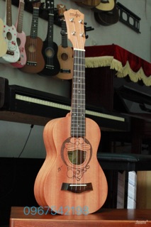 Đàn ukulele concert Hình doremon