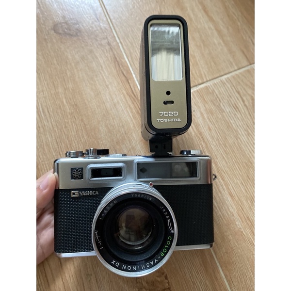 Bộ máy film trưng bày kèm flash