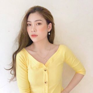 Áo tăm trễ vai đính cúc