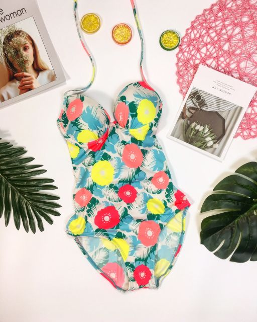 Monokini hoa hồng