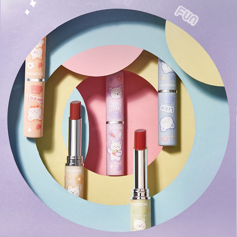 Son dưỡng có màu TOORUNE Cloud Bear Light Embellish Lip Balm dưỡng môi căng mọng, mềm mại, đem lại một đôi môi hồng hào