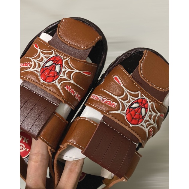 Giày sandal bé trai