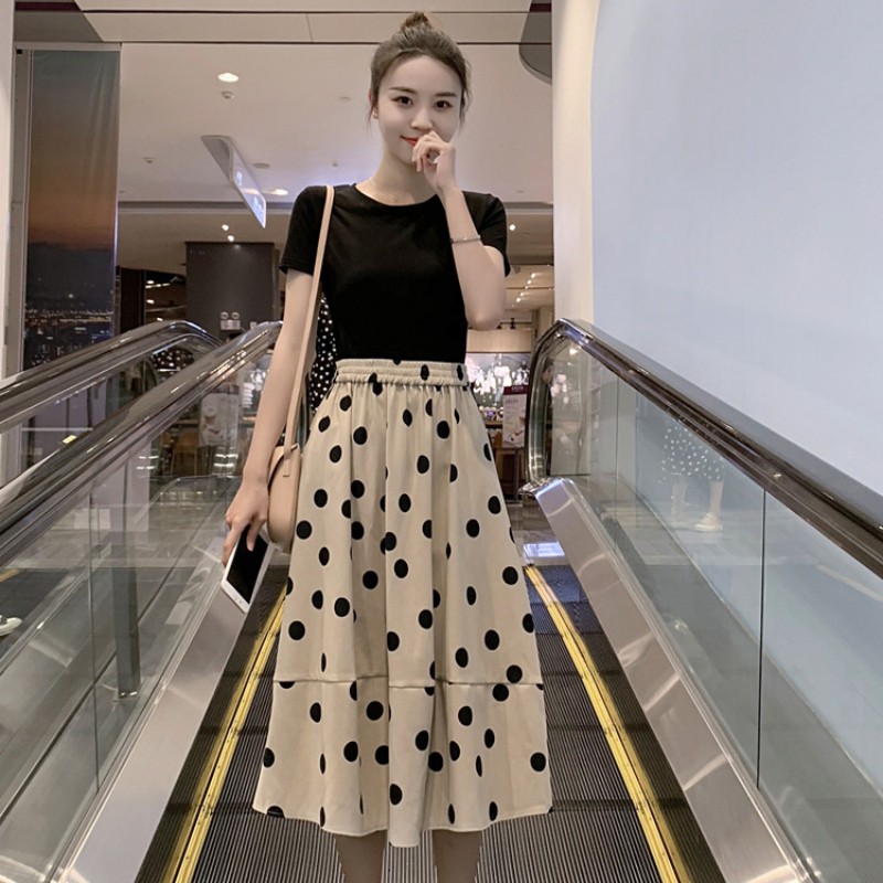 Set áo thun ngắn tay cổ tròn + chân váy chấm bi cho nữ