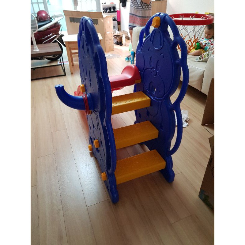 Cầu trượt cho bé