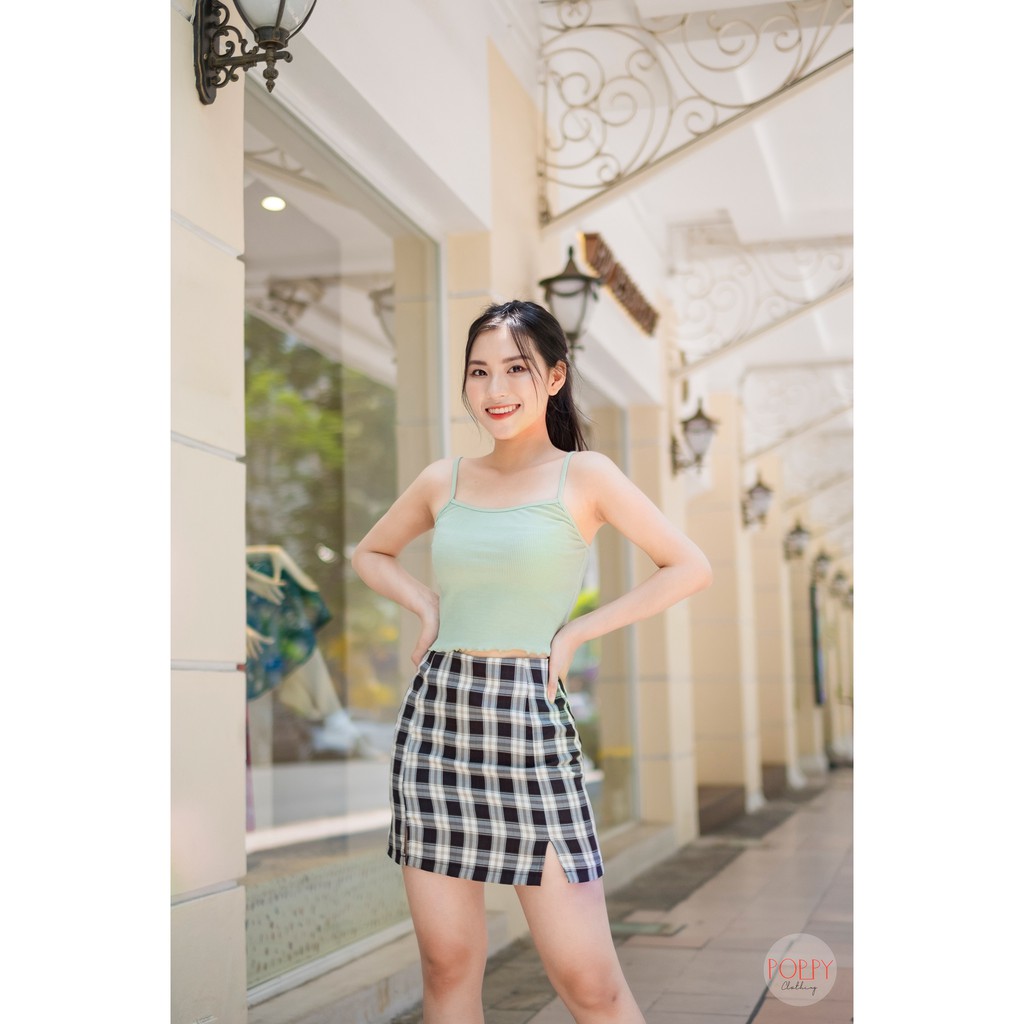 Chân váy caro ngắn dáng ôm xẻ đùi hot trend | BigBuy360 - bigbuy360.vn