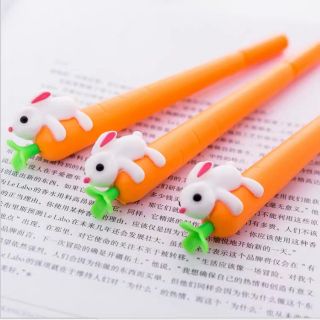 Bút nước mực đen thỏ cà rốt