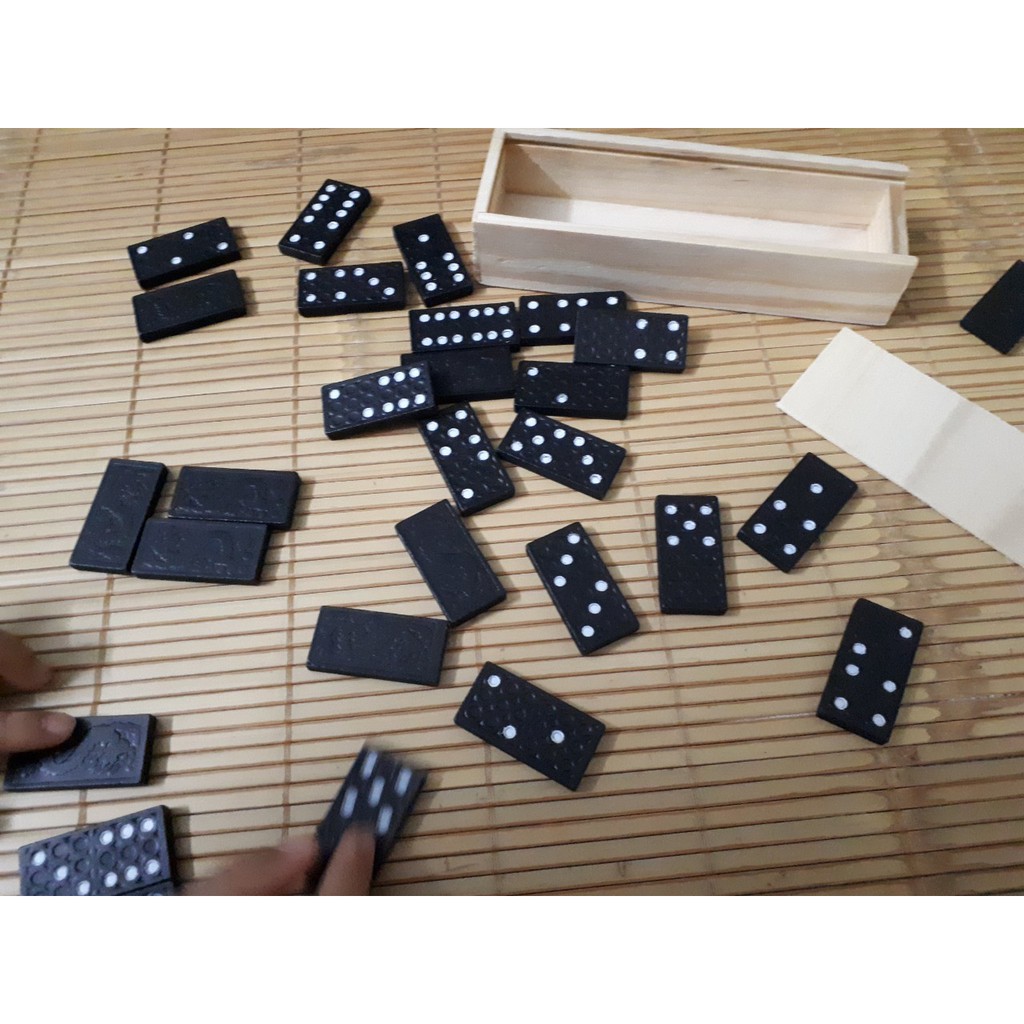 Bộ cờ domino. Hộp giấy, hộp gỗ