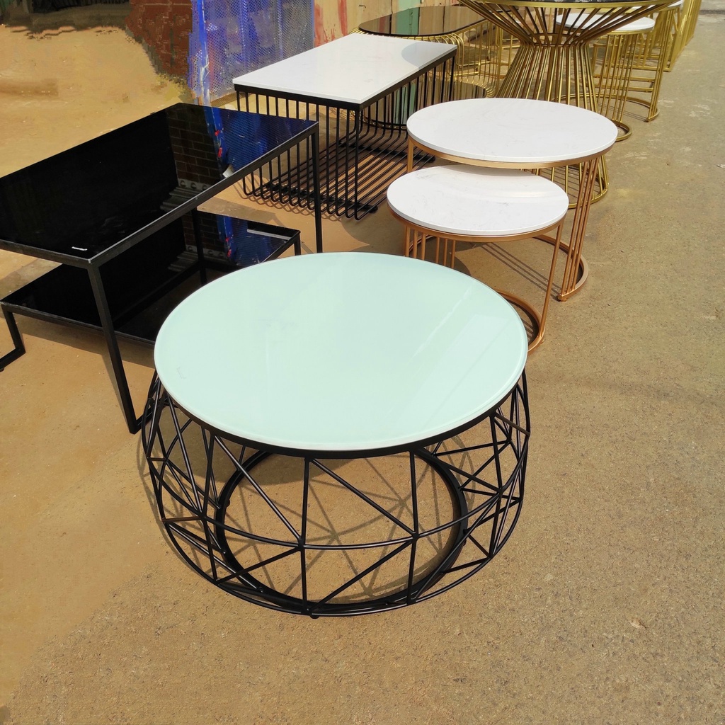 Bàn sofa tròn chân sắt mặt kính hoặc đá
