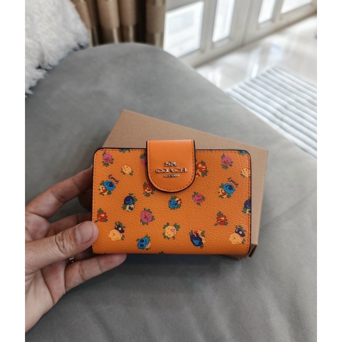 Ví Coach Medium hoạ tiết mới bắt mắt