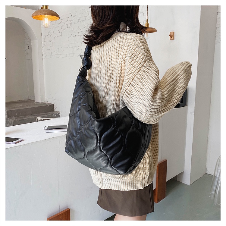 Túi đeo chéo chần bông buộc quai unisex Crossbody Bag