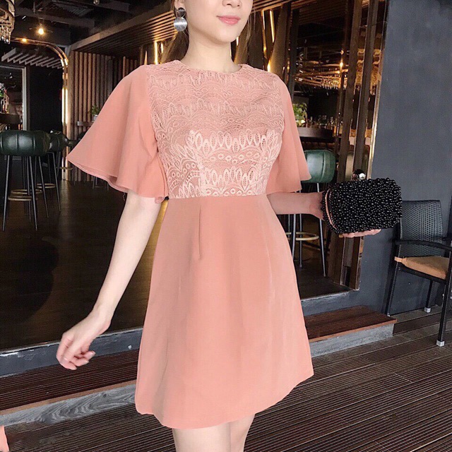 Đầm xoè dáng chữ A phối ren tay rủ thiết kế sang đẹp