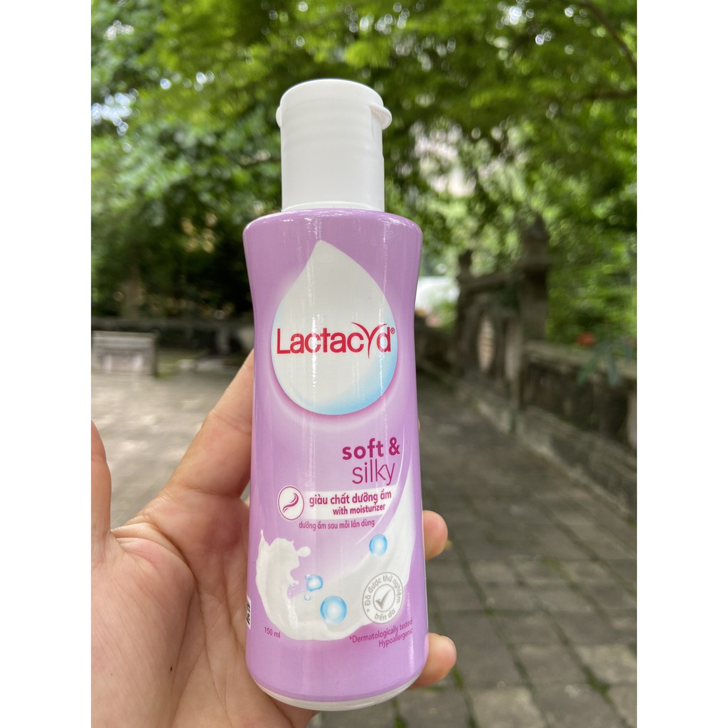 DUNG DỊCH VỆ SINH PHỤ NỮ LACTACYD SOFT &amp; SILKY DƯỠNG ẨM 150ML