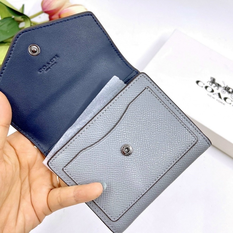 Ví Coach nhỏ nắp bì thư hoạ tiết mới