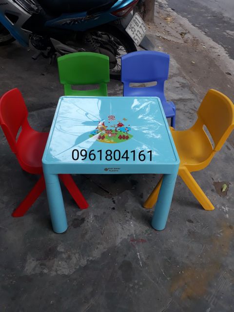 Bộ bàn ghế mầm non vuông 60 cao 50 | BigBuy360 - bigbuy360.vn