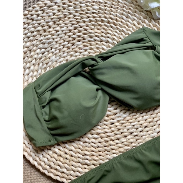 Bikini xoắn ngực sexy màu xanh lá cây siêu đẹp