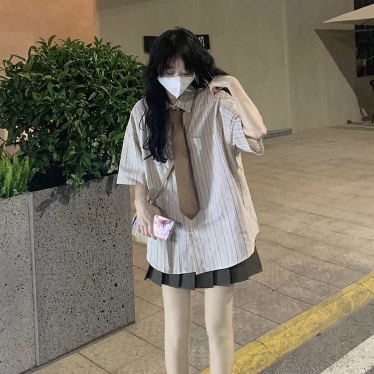 Set Áo Sơ Mi Ngắn Tay Kẻ Sọc Và Chân Váy Xếp Ly Phong Cách Retro Cho Nữ