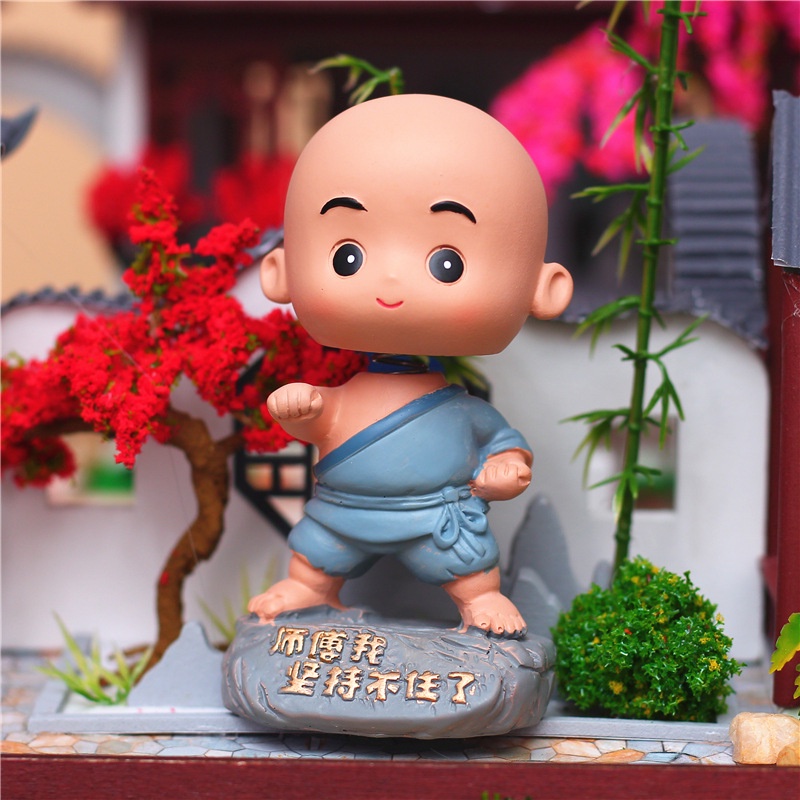 Mô hình tượng chú tiểu lắc đầu áo xanh tập võ biểu cảm dễ thương dùng để trang trí nhà cửa bàn làm việc quà tặng - Ráp