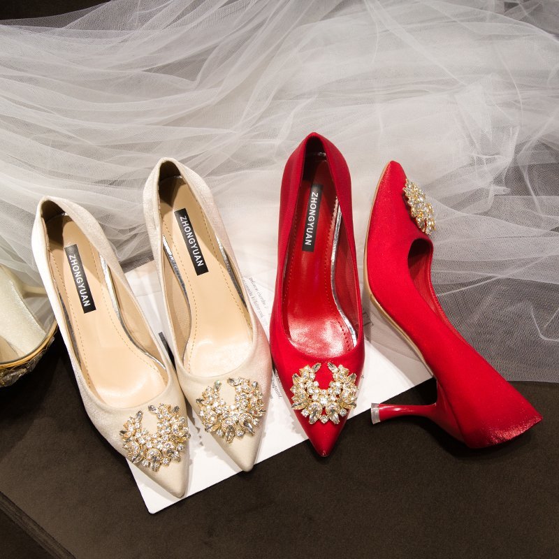 Giày cao gót màu đỏ phong cách Trung Hoa cho nữ