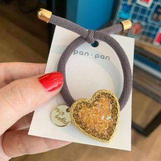 Cột tóc đính đá sang chảnh hình tròn trái tim