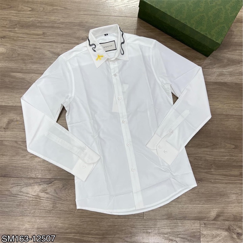 Áo sơ mi trắng nam dài tay phối cổ thêu rắn ong vàng chất vải lụa mịn mát phong cách đơn giản basic SM16P